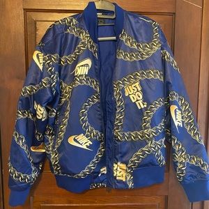 Super cool Nike bomber jacket! Just like new, size medium but fits large too.